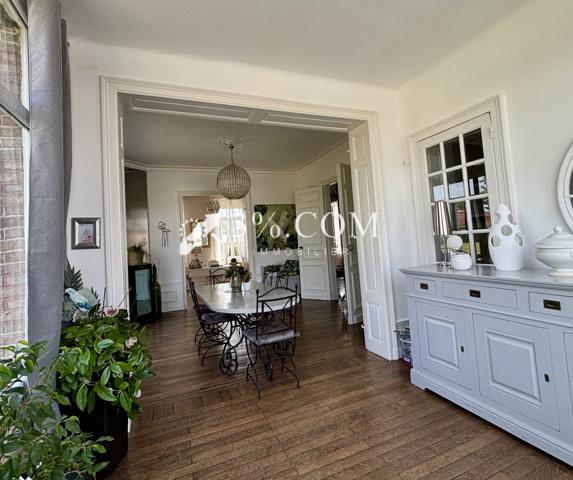 Maison
                                                                                                                                                                                                                                                                                                                        9 pièce(s)                                                                                                                                                                                                          4 chambre(s)                                                                                                                                                                                                          245  m²