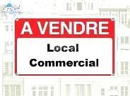 A Vic-en-Bigorre, ensemble professionnel d'environ 650 m² implanté sur un terrain de 2300 m².

Bénéficiant de volumes généreux et d'une configuration fonctionnelle, ce bien constitue une opportunité idéale pour développer une activité artisanale, de stockage, de production ou de services.

Il comprend notamment un atelier, des bureaux, une salle de réunion ainsi que plusieurs espaces de stockage, offrant une organisation adaptée aux besoins d'une entreprise (le plan détaillé du bâtiment est consultable dans les photos).

L'extérieur renforce considérablement son potentiel, avec la possibilité d'aménager des espaces de stationnement, de faciliter les manœuvres et d'envisager différents projets d'exploitation.

Ses atouts :

- Potentiel de stationnement et d'aménagement
- Espace accueil de la clientèle
- Menuiseries anti-effraction récentes
- Système de vidéosurveillance
- Toiture récente
- Electricité aux normes
- Fibre présente
- Tout à l'égout aux normes 
- Accès PMR possible
- Absence d'amiante et de plomb
- Aucun travaux à prévoir

Pour plus d'informations ou organiser une visite, contactez moi au 06 37 97 69 91 ou v.esclapes@bskimmobilier.com
