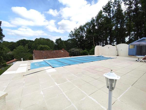 MAISON DE CAMPAGNE - ENVIRONNEMENT CALME ET PISCINE -