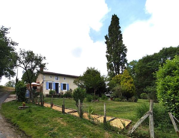 MAISON DE CAMPAGNE - ENVIRONNEMENT CALME ET PISCINE -