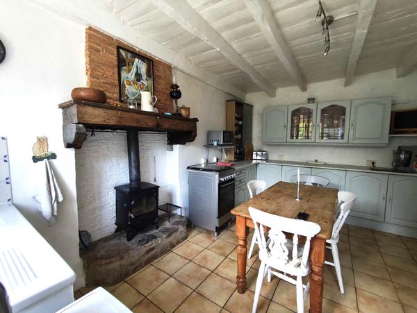MAISON DE CAMPAGNE - ENVIRONNEMENT CALME ET PISCINE -
