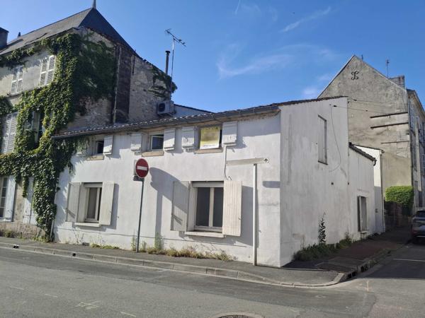 IMMEUBLE AVEC RAPPORT LOCATIF - LOCAL PROFESSIONNEL ET 2 APPARTEMENTS
