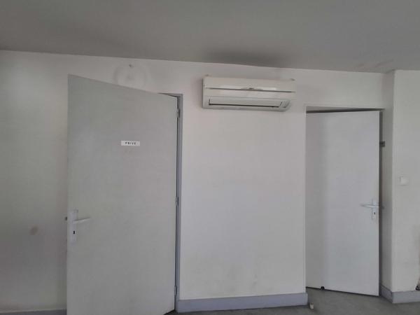 IMMEUBLE AVEC RAPPORT LOCATIF - LOCAL PROFESSIONNEL ET 2 APPARTEMENTS