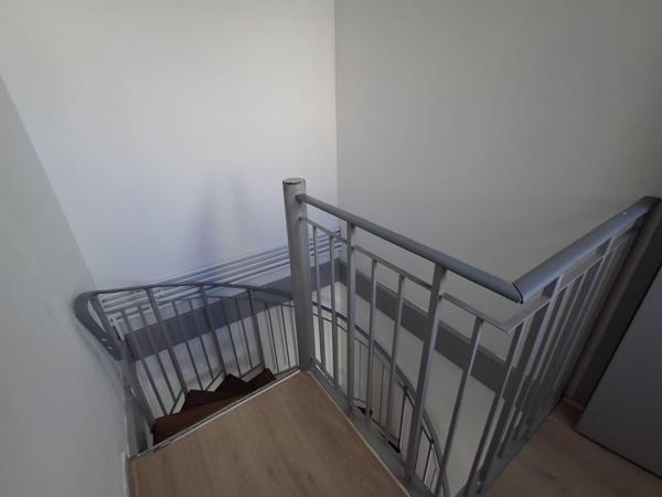 IMMEUBLE AVEC RAPPORT LOCATIF - LOCAL PROFESSIONNEL ET 2 APPARTEMENTS