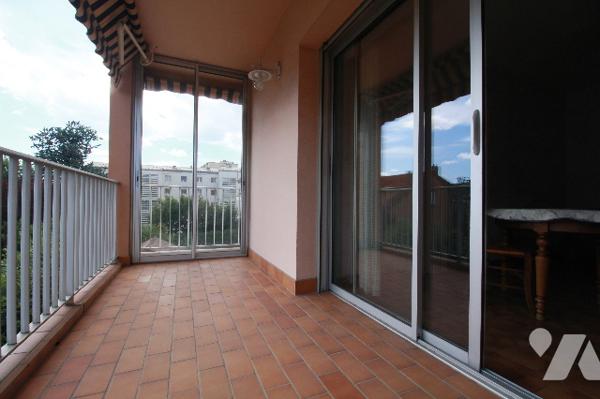 GAP prox. centre-ville - Appartement T4 de 110 m² av terrasses, cheminée - Cave - Garage possible ..