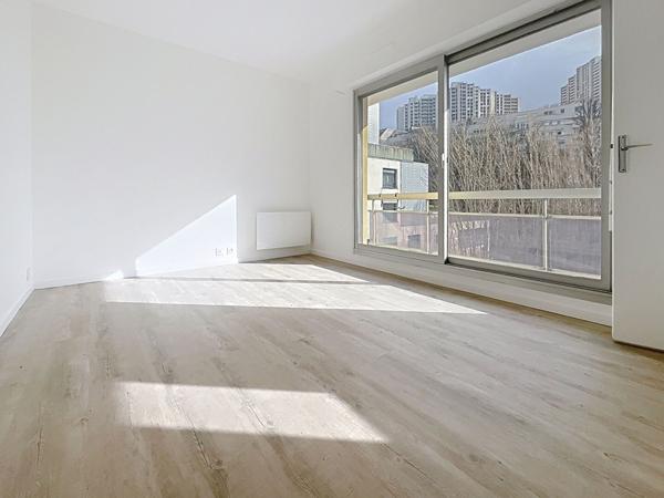 1 pièce(s) 22 m2 studio, grand balcon, calme et lumineux