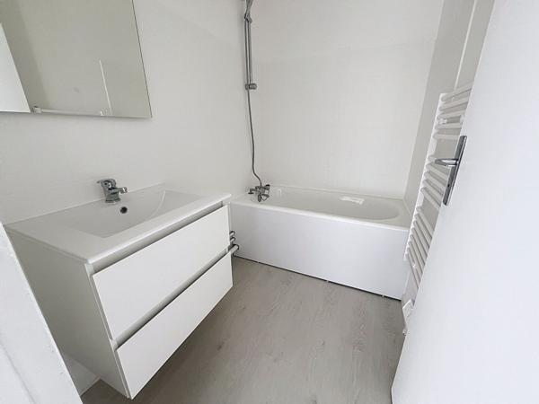 1 pièce(s) 22 m2 studio, grand balcon, calme et lumineux