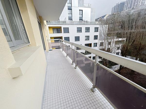 1 pièce(s) 22 m2 studio, grand balcon, calme et lumineux