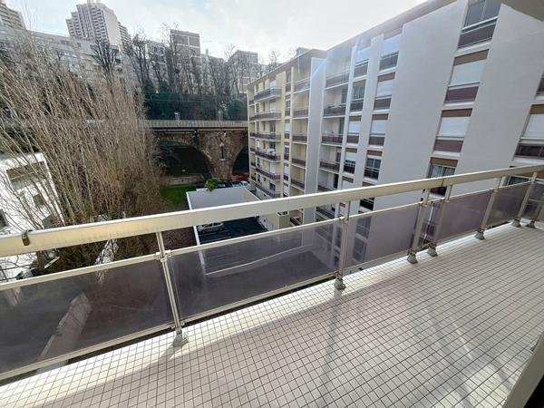 1 pièce(s) 22 m2 studio, grand balcon, calme et lumineux