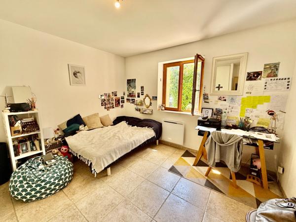 Dpt Vaucluse (84), à vendre aux Imberts quartier de GORDES, maison de plein pied avec 3 chambres et 1600 m2 de jardin