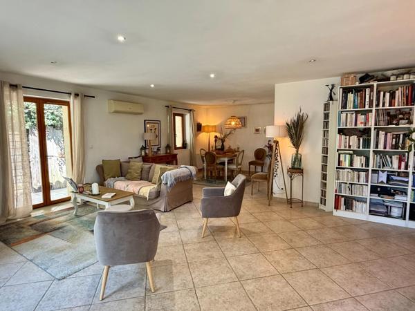 Dpt Vaucluse (84), à vendre aux Imberts quartier de GORDES, maison de plein pied avec 3 chambres et 1600 m2 de jardin