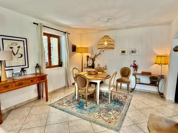 Dpt Vaucluse (84), à vendre aux Imberts quartier de GORDES, maison de plein pied avec 3 chambres et 1600 m2 de jardin