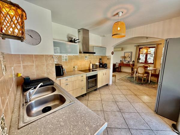 Dpt Vaucluse (84), à vendre aux Imberts quartier de GORDES, maison de plein pied avec 3 chambres et 1600 m2 de jardin