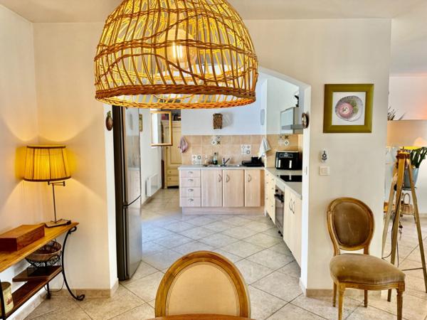 Dpt Vaucluse (84), à vendre aux Imberts quartier de GORDES, maison de plein pied avec 3 chambres et 1600 m2 de jardin