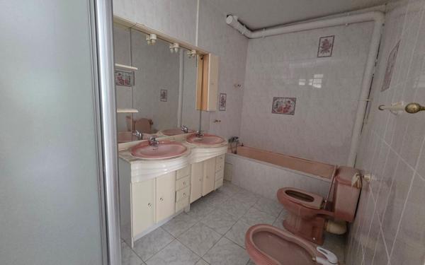 Maison à vendre    10 pièces •  Le Gosier