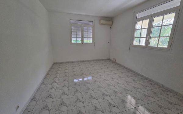 Maison à vendre    10 pièces •  Le Gosier