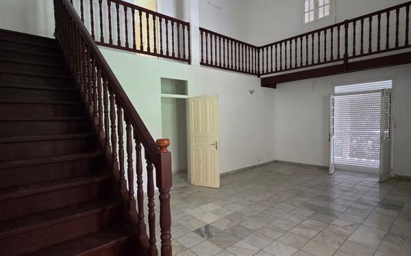 Maison à vendre    10 pièces •  Le Gosier