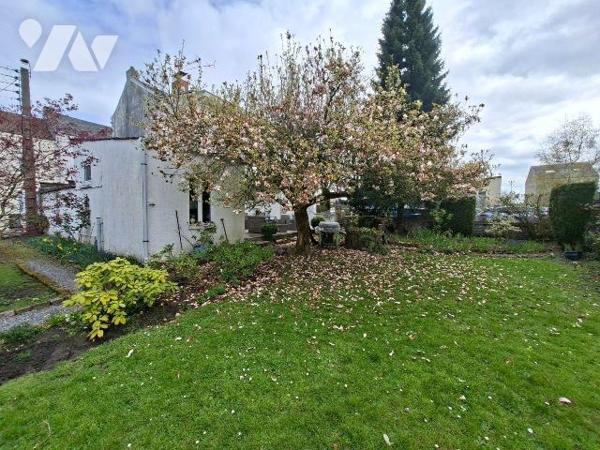 Maison à vendre à HAUTMONT, bien située, à usage mixte (habitation et commerce de salon de coif...