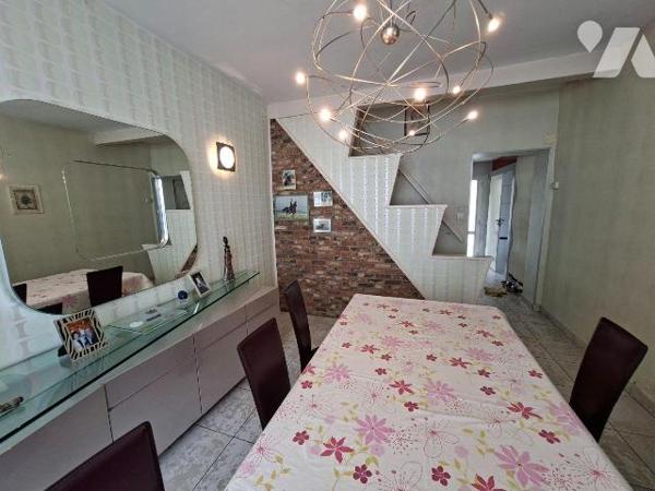 Maison à vendre à HAUTMONT, bien située, à usage mixte (habitation et commerce de salon de coif...