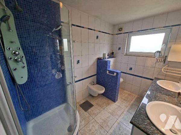 Maison à vendre à HAUTMONT, bien située, à usage mixte (habitation et commerce de salon de coif...