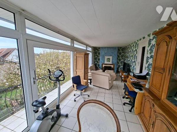 Maison à vendre à HAUTMONT, bien située, à usage mixte (habitation et commerce de salon de coif...