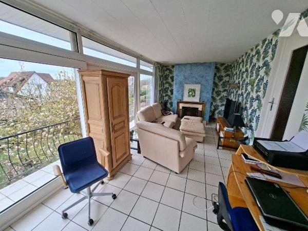 Maison à vendre à HAUTMONT, bien située, à usage mixte (habitation et commerce de salon de coif...