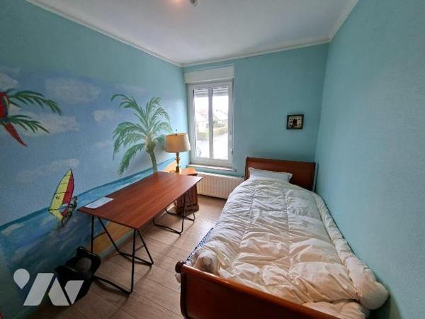 Maison à vendre à HAUTMONT, bien située, à usage mixte (habitation et commerce de salon de coif...