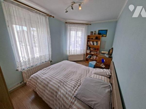 Maison à vendre à HAUTMONT, bien située, à usage mixte (habitation et commerce de salon de coif...