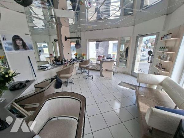 Maison à vendre à HAUTMONT, bien située, à usage mixte (habitation et commerce de salon de coif...