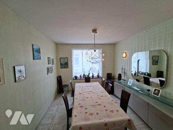 Maison à vendre à HAUTMONT, bien située, à usage mixte (habitation et commerce de salon de coif...