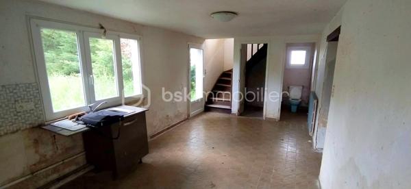 Opportunité rare à Siran – Corps de ferme type longère à fort potentiel !
​Amoureux de la pierre, investisseurs ou porteurs de projets, laissez-vous séduire par cet ensemble à rénover.
​Niché sur un superbe terrain plat de 3 920 m² sans vis-à-vis, ce corps de ferme traditionnel en longère vous propose de superbes volumes adaptables à toutes vos envies (projet familial, gîtes, activité professionnelle ou artisanale).
​🏡 Le potentiel immobilier en détail :
​Une maison d'habitation (121 m²) : Déployée sur deux niveaux, elle offre un bel espace de vie et comprend 3 chambres pour accueillir toute la famille.
​Un appartement indépendant (45 m²) : Attenant à la maison, cet espace est idéal pour générer un revenu locatif, créer un gîte ou recevoir vos proches en toute autonomie. Il est édifié sur un sous-sol total de surface équivalente, parfait pour le stockage ou un atelier.
​Une grange attenante (127 m² sur deux niveaux) : Une structure magistrale avec une superbe hauteur sous plafond, idéale pour une extension de l'habitation principale ou annexe.
​Deux dépendances (25 m² chacune) : Parfaites pour des boxes, un atelier de création ou du rangement extérieur.
​🛠️ Les + qui font la différence :
​Menuiseries déjà en PVC double vitrage : un gain précieux sur votre budget rénovation énergétique.
​Un terrain d'un seul tenant de près de 4 000 m², au calme absolu, idéal pour les amoureux de nature, un projet de maraîchage ou des animaux.
​Laissez libre cours à votre imagination pour redonner vie à ce domaine rare dans le secteur !
​Contactez-moi dès aujourd'hui pour organiser une visite et étudier la faisabilité de votre projet !
Votre conseiller BSK Immobilier, Frédéric LANGLOIS.