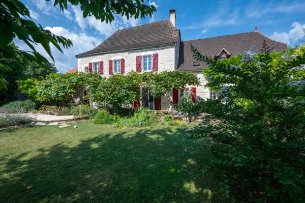 Maison ancienne - Labastide murat SECTEUR COEUR DE CAUSSE - Belle demeure restaurée avec piscine chauffée et jardin fleuri