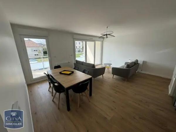 Appartement à louer 4 pièces 81.4m² Saint-Benoît (86280)