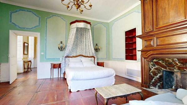 Appartement - Sarlat-la-caneda Sarlat-la-Canéda : Un décor de grand écran au cœur du Secteur Sauvegardé, appartement 1 chambre avec balcon. Visite virtuelle sur demande