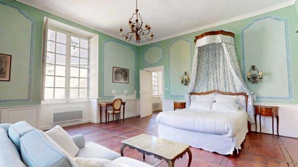 Appartement - Sarlat-la-caneda Sarlat-la-Canéda : Un décor de grand écran au cœur du Secteur Sauvegardé, appartement 1 chambre avec balcon. Visite virtuelle sur demande