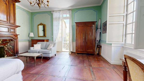Appartement - Sarlat-la-caneda Sarlat-la-Canéda : Un décor de grand écran au cœur du Secteur Sauvegardé, appartement 1 chambre avec balcon. Visite virtuelle sur demande