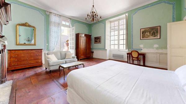 Appartement - Sarlat-la-caneda Sarlat-la-Canéda : Un décor de grand écran au cœur du Secteur Sauvegardé, appartement 1 chambre avec balcon. Visite virtuelle sur demande