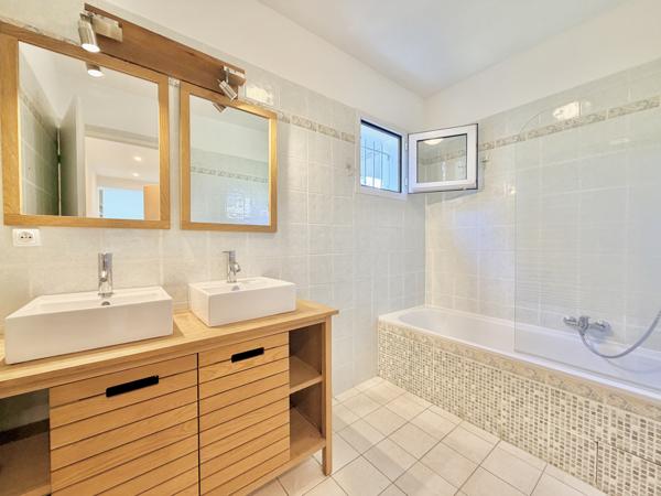Antibes (06600) ANTIBES Quartier RABIAC 3P 63M2 Parking et Cave