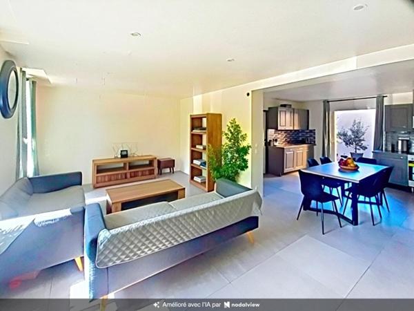 PUGET SUR ARGENS Appartement climatisé et rénové 2 terrasses 3 chambres 105 m2