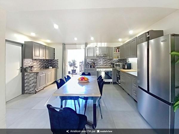 PUGET SUR ARGENS Appartement climatisé et rénové 2 terrasses 3 chambres 105 m2