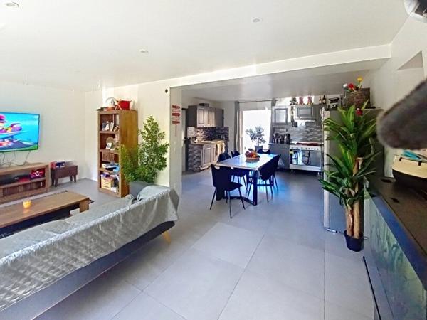 PUGET SUR ARGENS Appartement climatisé et rénové 2 terrasses 3 chambres 105 m2