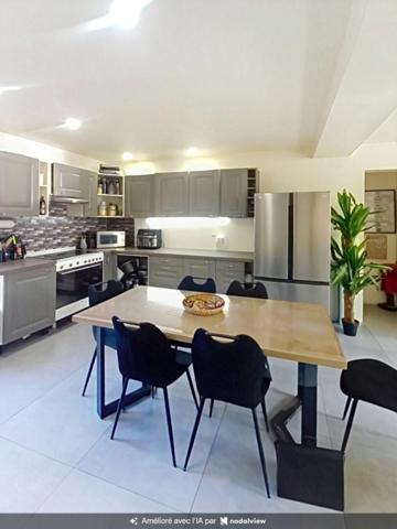 PUGET SUR ARGENS Appartement climatisé et rénové 2 terrasses 3 chambres 105 m2