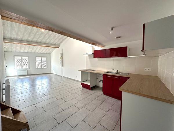 Alzonne centre - Appartement T3 bis 78 m² à louer avec mezzanine et deux chambres