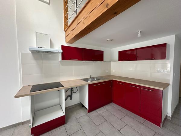 Alzonne centre - Appartement T3 bis 78 m² à louer avec mezzanine et deux chambres