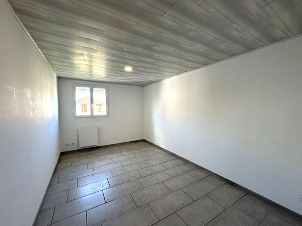 Alzonne centre - Appartement T3 bis 78 m² à louer avec mezzanine et deux chambres