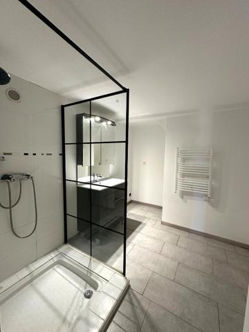 Alzonne centre - Appartement T3 bis 78 m² à louer avec mezzanine et deux chambres