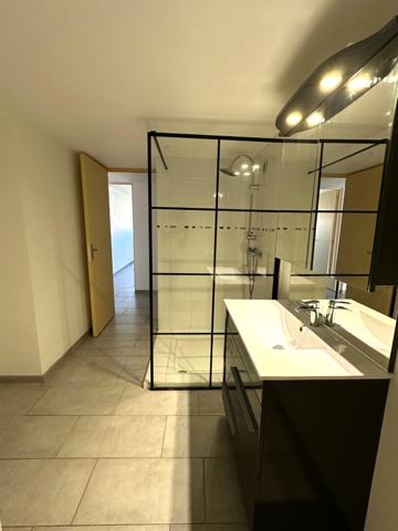 Alzonne centre - Appartement T3 bis 78 m² à louer avec mezzanine et deux chambres