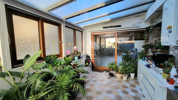 Appartement 2 chambres + garage + places de parking