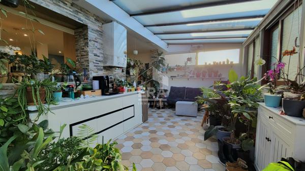 Appartement 2 chambres + garage + places de parking