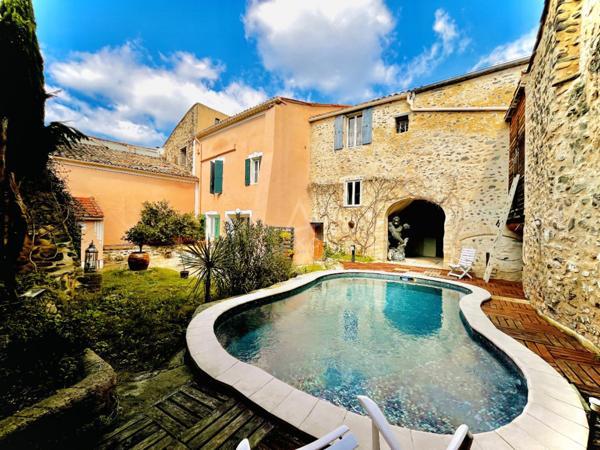 Demeure dexception en pierre  315 m²  Piscine  Patio  Gîte  Proche Pézenas